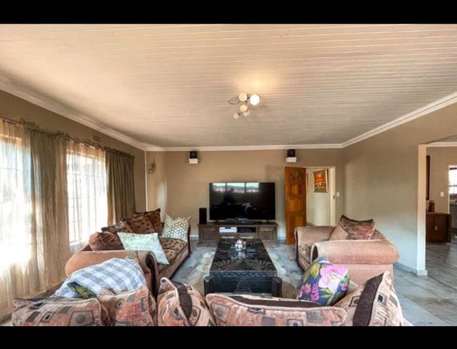 4 BEDROOM HOUSE FOR SALE IN SUNWARD PARK